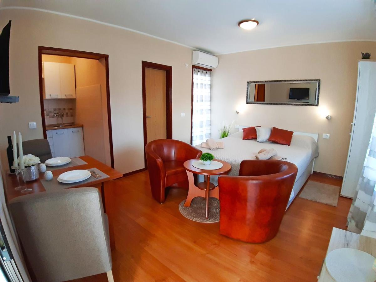 Apartments Zrinka 793 Poreč Eksteriør billede